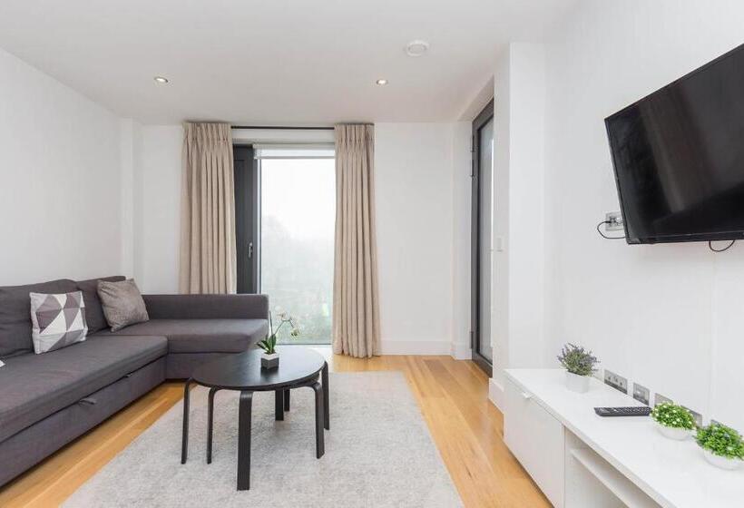 آپارتمان لوکس 1 خوابه, Bright Portobello Apt With Floor To Ceiling Views