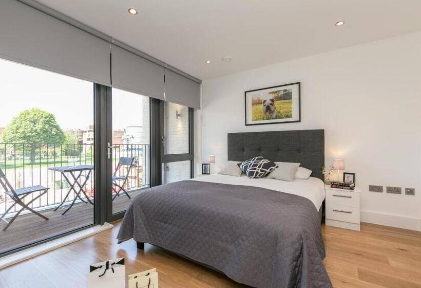 آپارتمان لوکس 2 خوابه, Bright Portobello Apt With Floor To Ceiling Views