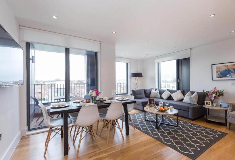 آپارتمان لوکس 2 خوابه, Bright Portobello Apt With Floor To Ceiling Views