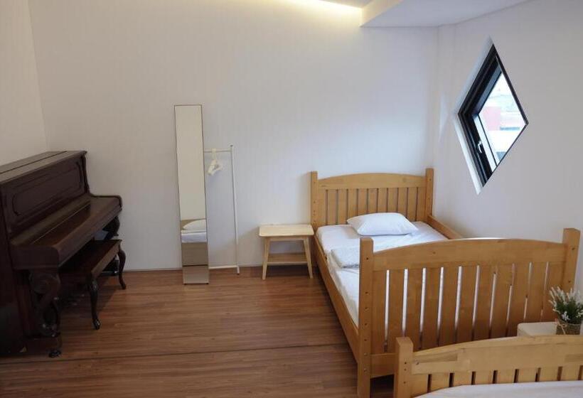 Апартаменты 3 Спальни, Mir Guesthouse