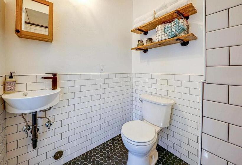 استودیوی استاندارد, Pueblo Street Tiny Home