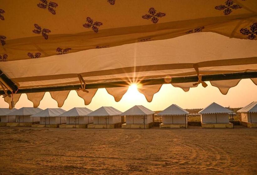 Номер Deluxe, The Carvaans Resort