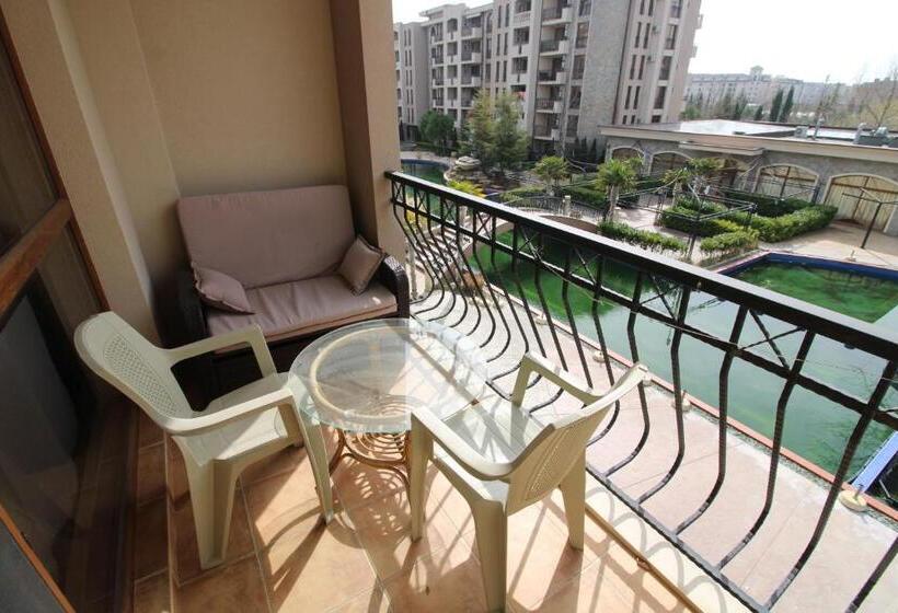 Студио Стандарт Вид на Бассейн, Menada Apartments In Cascadas