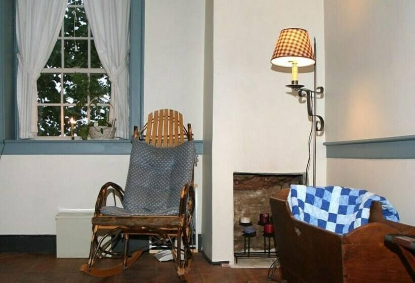 标准间, Brownstone Colonial Inn