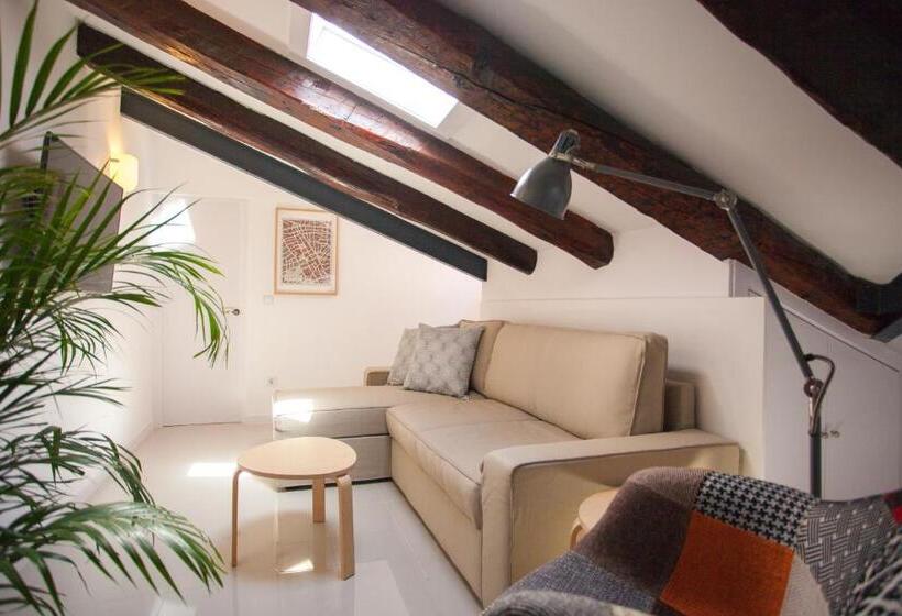 اتاق استاندارد, Apartment In Malasaña