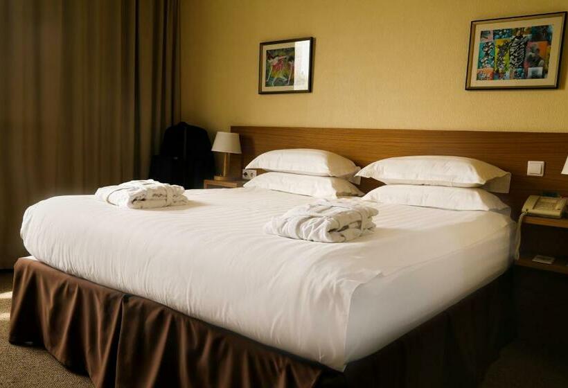 سوییت جونیور, City Hotel Bishkek