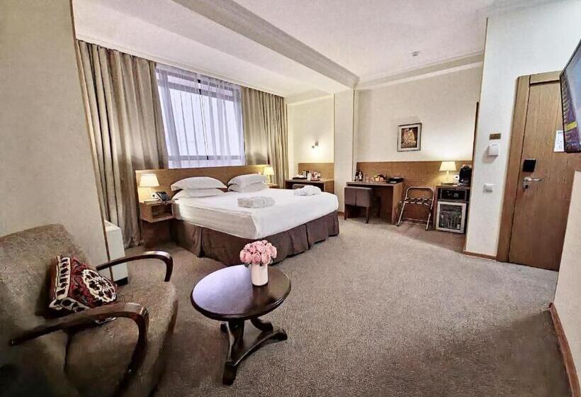 سوییت جونیور, City Hotel Bishkek