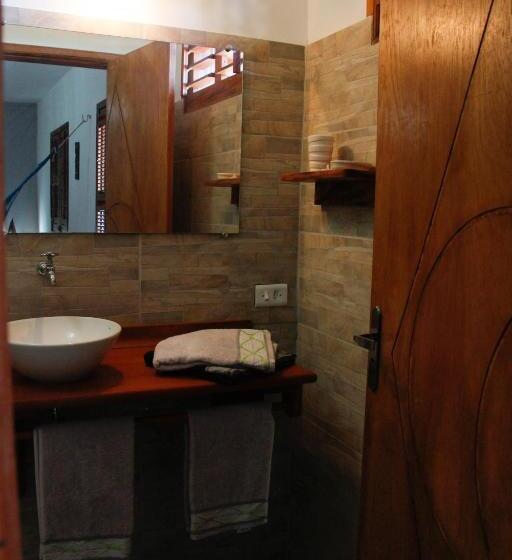 标准三人间, B&b Pedra Do Meio