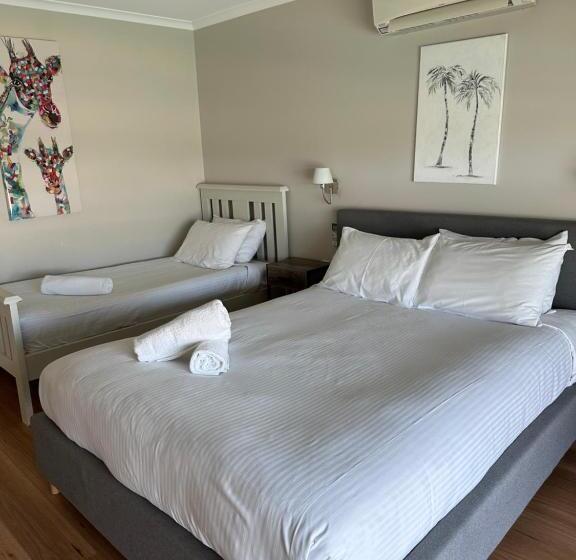 Дом 3 Спальни, Saltwater Villas  Pet Friendly Accommodation