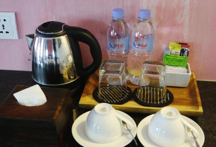 سوییت جونیور با بالکن, V Hotel Phnom Penh