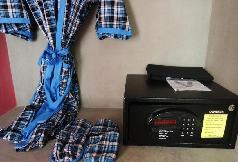 اتاق لوکس با تخت بزرگ, V Hotel Phnom Penh