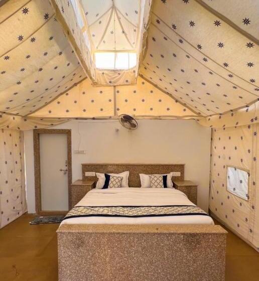 豪华三人间, Samar Desert Camp