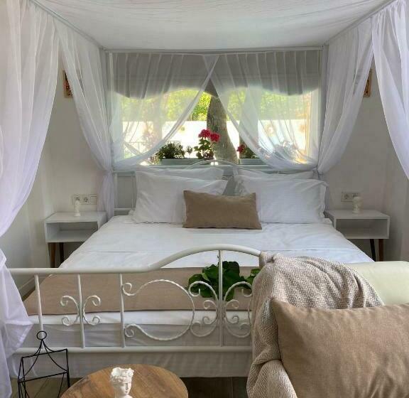 جناح جونيور مطلّ علي حمام السباحة, Flora Boheme