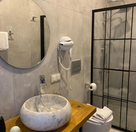 جناح جونيور مطلّ علي حمام السباحة, Flora Boheme