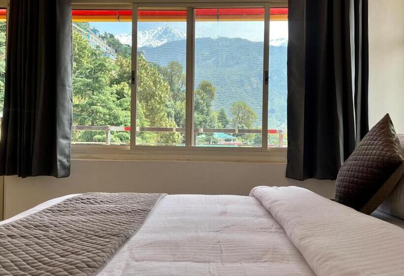 キングサイズベッドのスタンダードルーム, Live Free Hostel, Mcleodganj