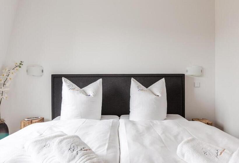 Superior suite with lake view, Ringelnatz Insel