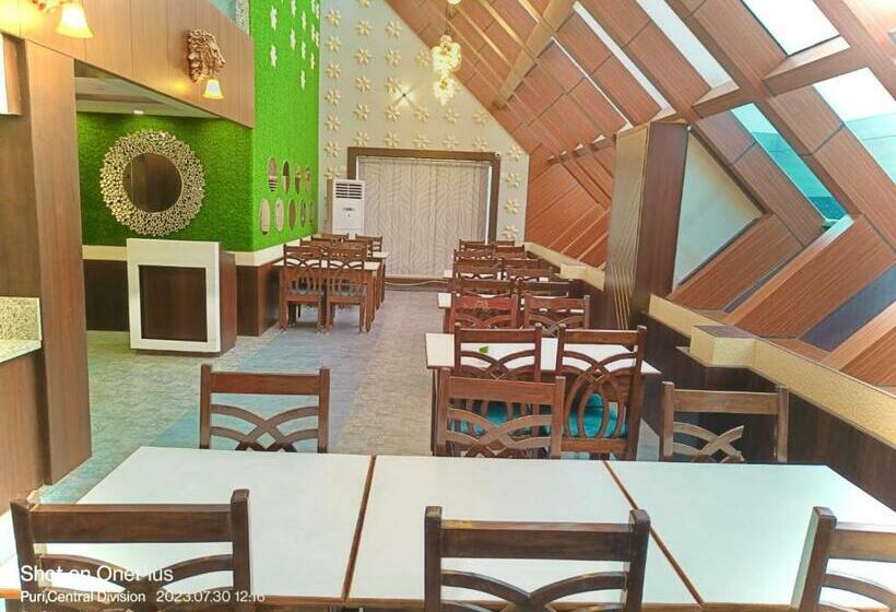 Номер Deluxe, Kuber Palace ! Puri Near Sea Beach And Temple Fully Air Conditioned Hotel With Lift And Parking Faci