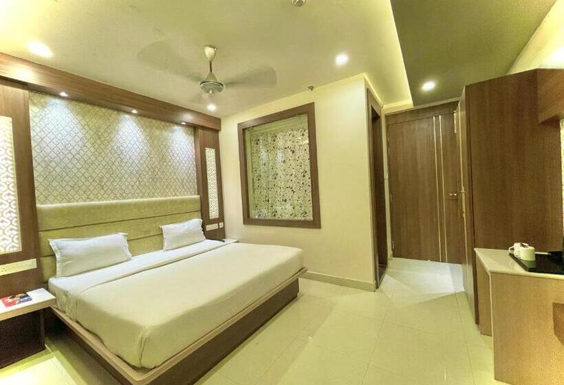 Трежместный Номер Economy, Kuber Palace ! Puri Near Sea Beach And Temple Fully Air Conditioned Hotel With Lift And Parking Faci