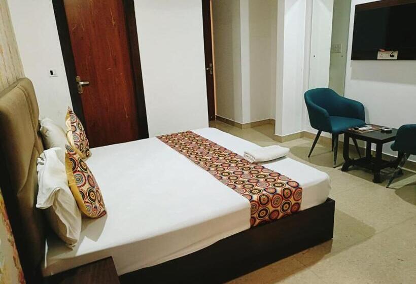 Номер Deluxe Кровать Кинг, Le Mount Plaza Near Igi Airport