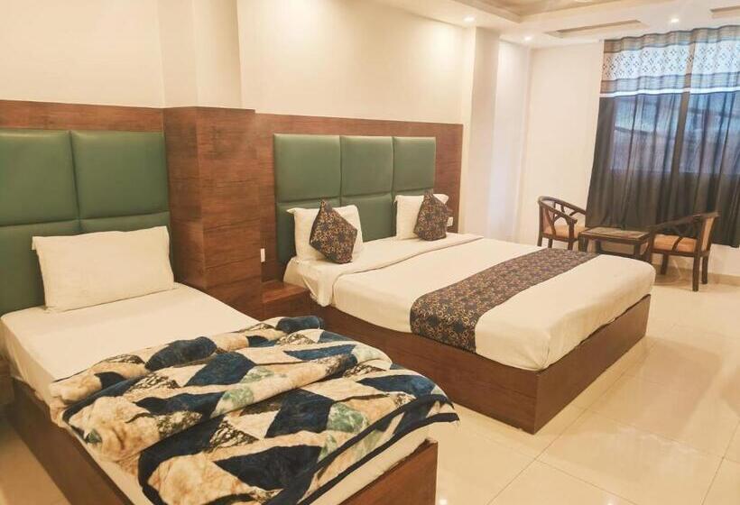 Family Suite, Le Mount Plaza Near Igi Airport
