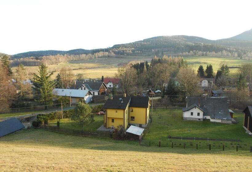 Апартаменты 3 Спальни, Penzion Gott