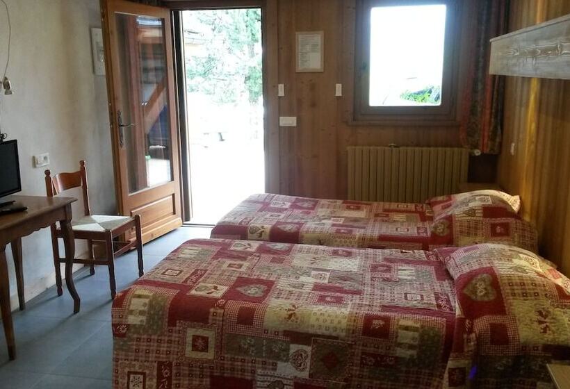 Номер Стандарт Трехместный, Hôtel Les Bernards