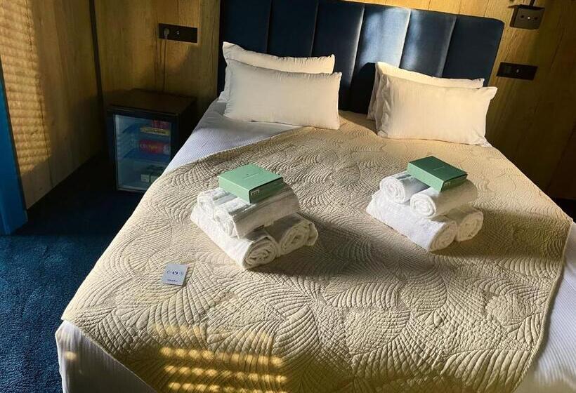 Четырехместный Номер Стандарт, Hôtel Les 4 éléments