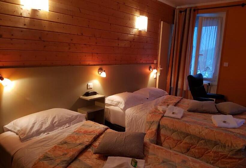 Номер Стандарт Трехместный, Logis Hôtel Restaurant Les Carillons
