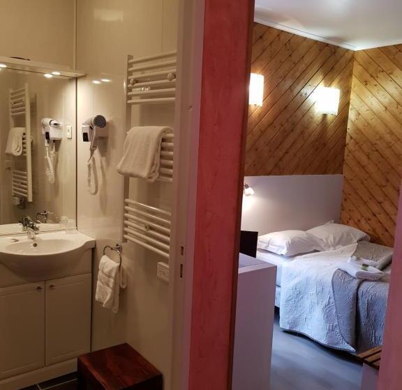 Номер Стандарт, Logis Hôtel Restaurant Les Carillons