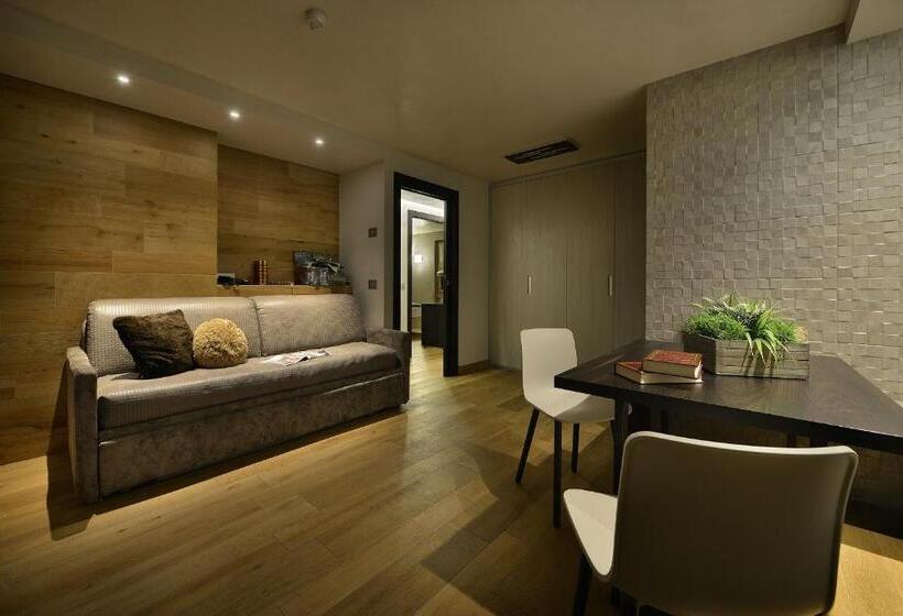 Family Suite, Compagnoni