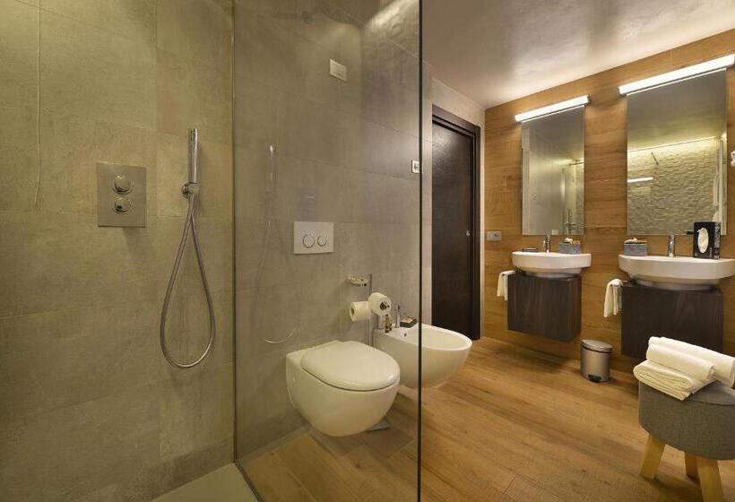 Family Suite, Compagnoni