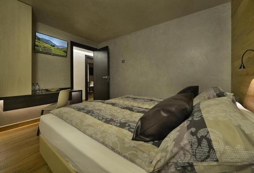 Family Suite, Compagnoni
