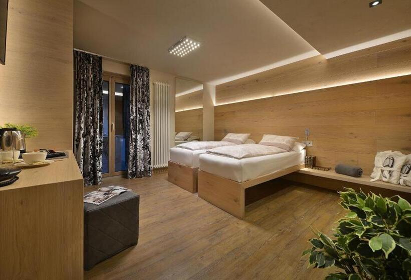 Номер Deluxe, Compagnoni