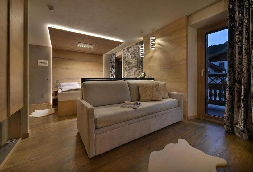 Номер Deluxe, Compagnoni