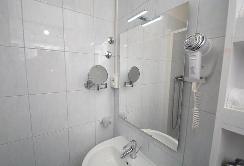 اتاق لوکس خانوادگی, Olympia