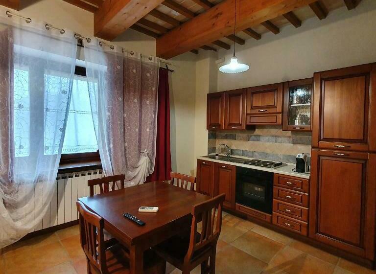 استودیو خانوادگی, Pietra Maula Agriturismo