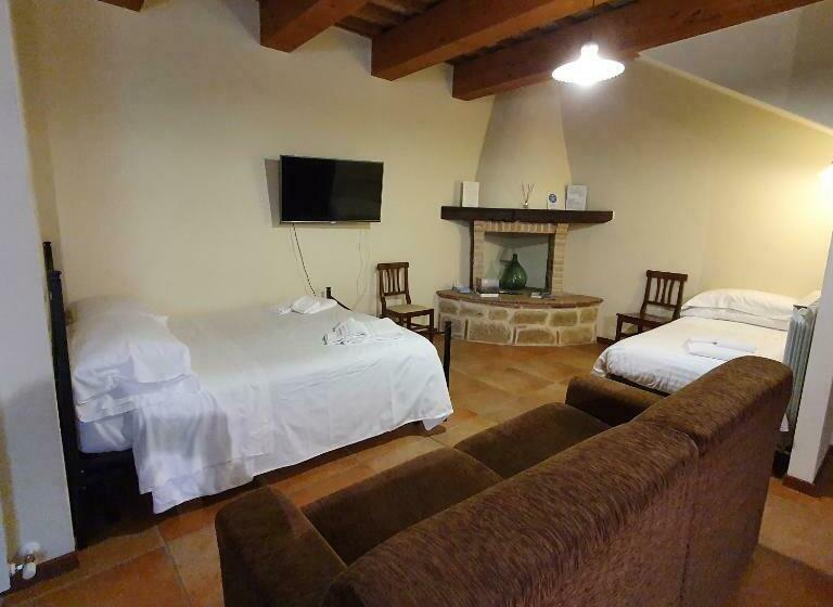 استودیو خانوادگی, Pietra Maula Agriturismo