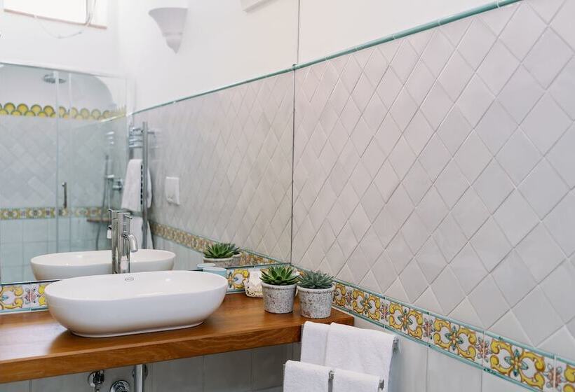 Номер Стандарт Боковой Вид на Море, Villa Mary Suites