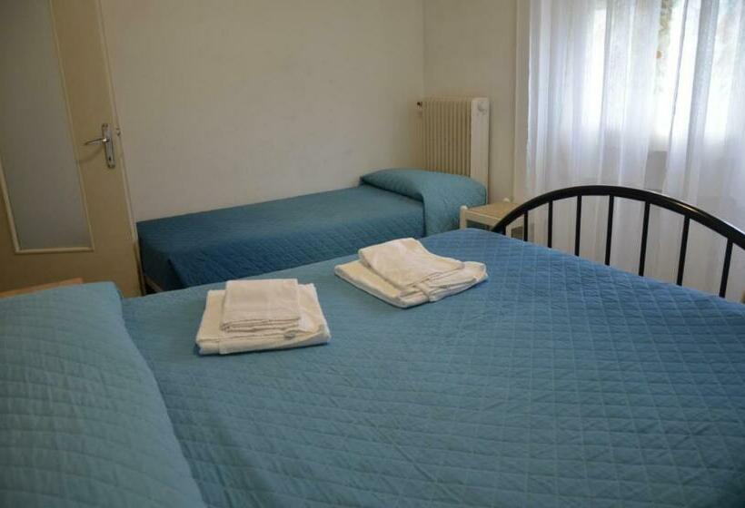 آپارتمان 2 خوابه با بالکن, Residence Poggio Al Lago