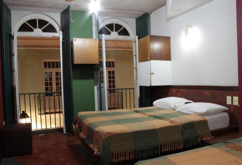 스탠다드 트리플 룸, Laranjeiras Hostel