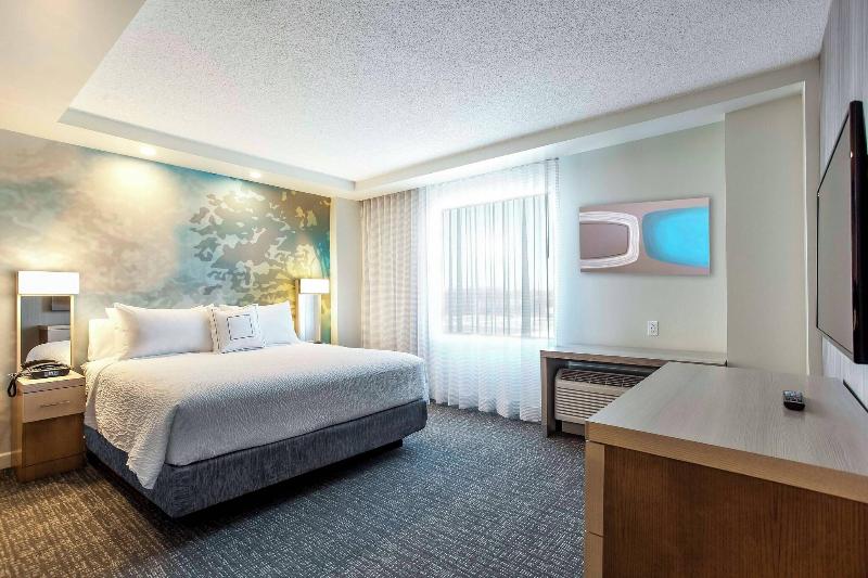 キングサイズベッドのスイートルーム, Courtyard By Marriott Montreal West Island/baie D’urfe