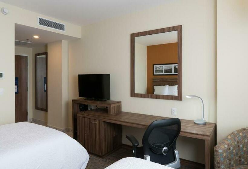 Номер Стандарт 2 Двуспальные Кровати, Hampton Inn By Hilton Irapuato