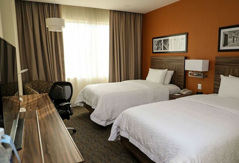 Номер Стандарт, Hampton Inn By Hilton Irapuato