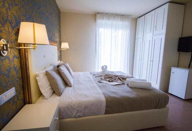 Junior Suite Rodzinny, Lady Mary
