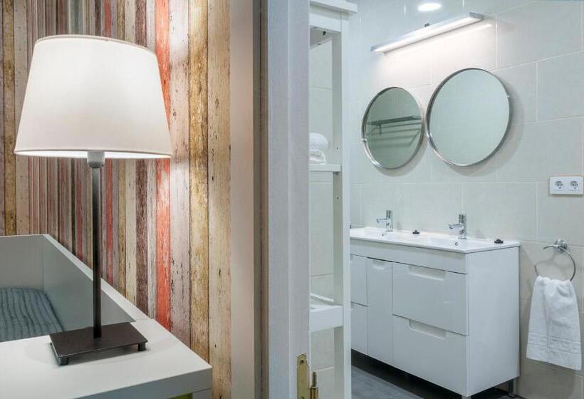 Семейный Номер Классика, Ant Hostel Barcelona
