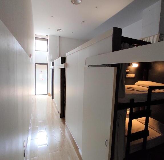 Кровать в Общей Комнате, Ant Hostel Barcelona