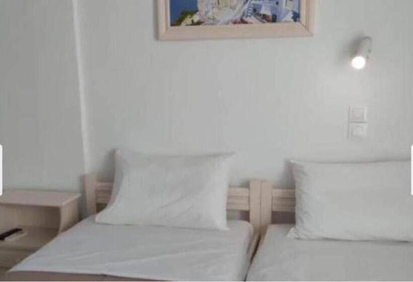 스탠다드 룸, Dimitris Studios