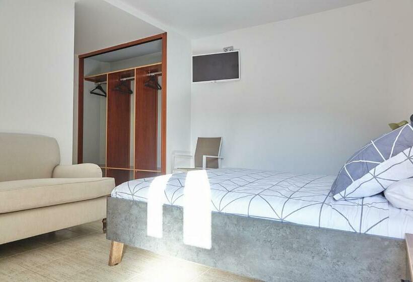 Номер Стандарт Трехместный, Hostal Fontañan