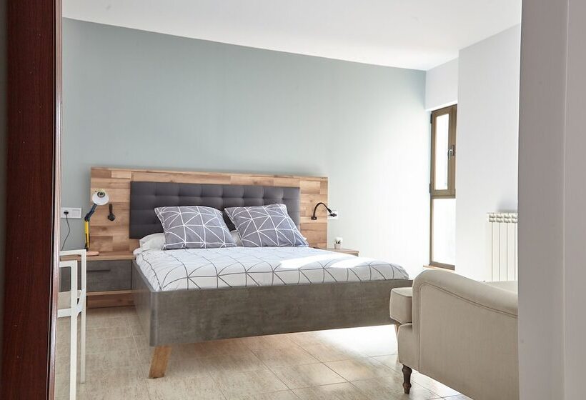 Трехместный Номер Стандарт Вид на Сад, Hostal Fontañan