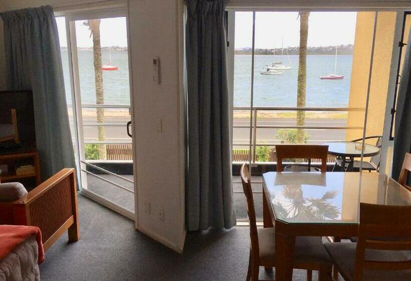 سوییت با چشم‌انداز دریا, Bucklands Beach Waterfront Motel